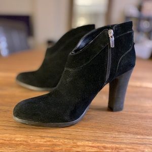 Crown Vintage Women's 10M Black Suede Boots